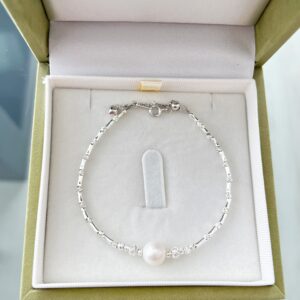 Pearl Embrace Bracelet – White / Apricot / Lavender