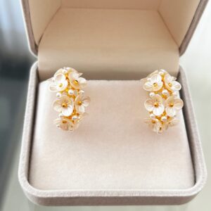 Fleur Blanche Earrings