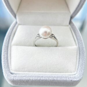 Solenne Pearl Ring – White / Lavender