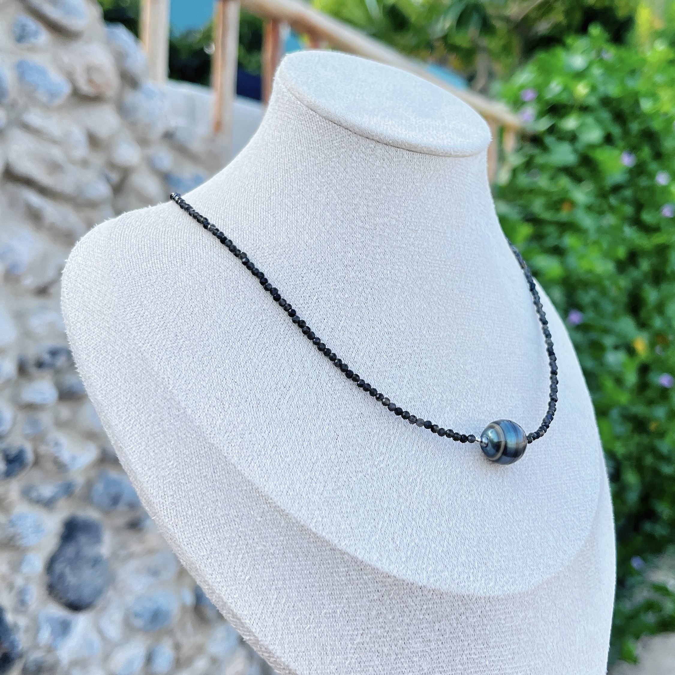 Prismaré Obscura Choker - Image 3