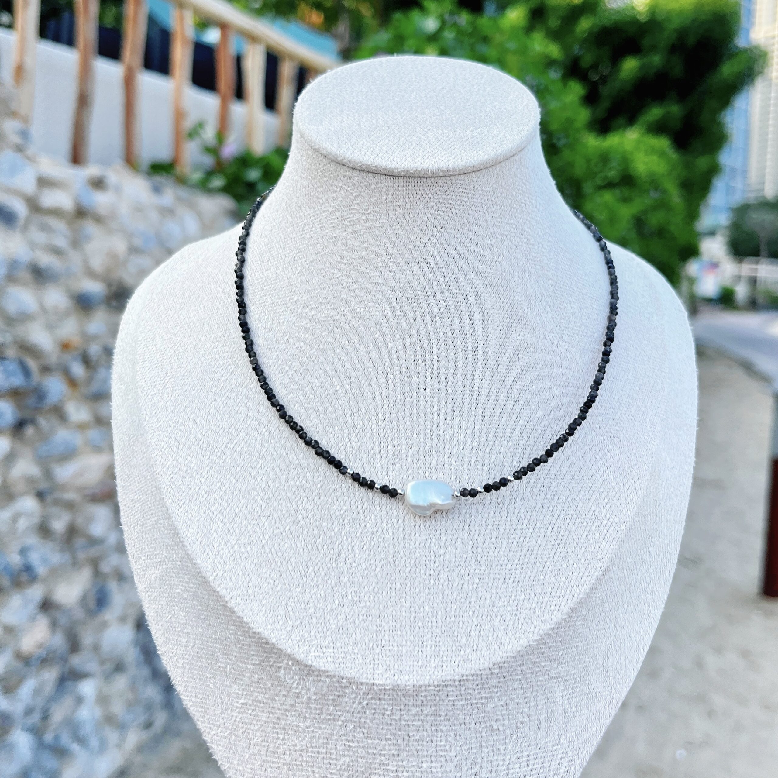 Prismaré Umbra Choker