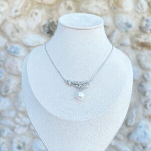 Eternal Laurel Pearl Necklace