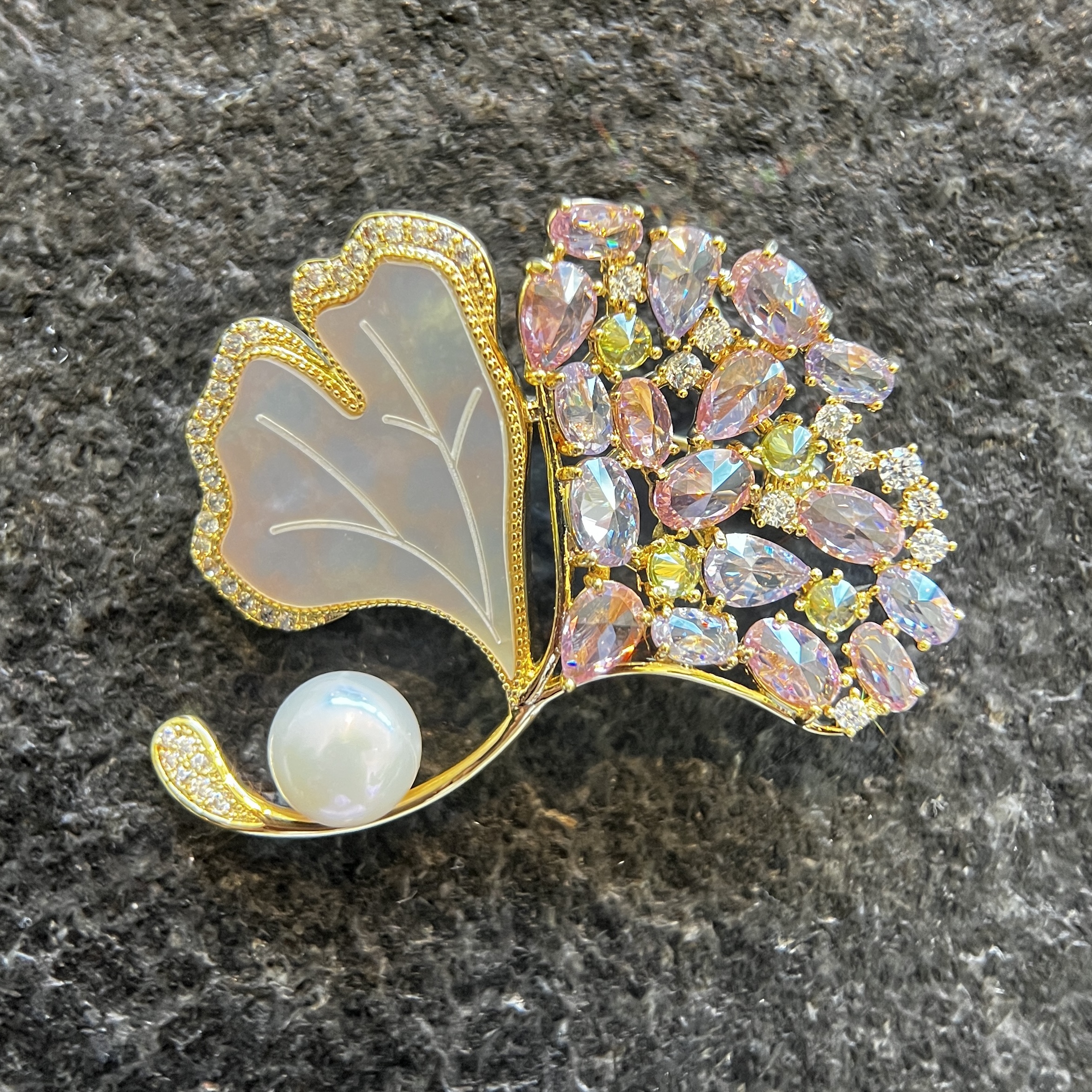 Blush Ginkgo Pearl Brooch