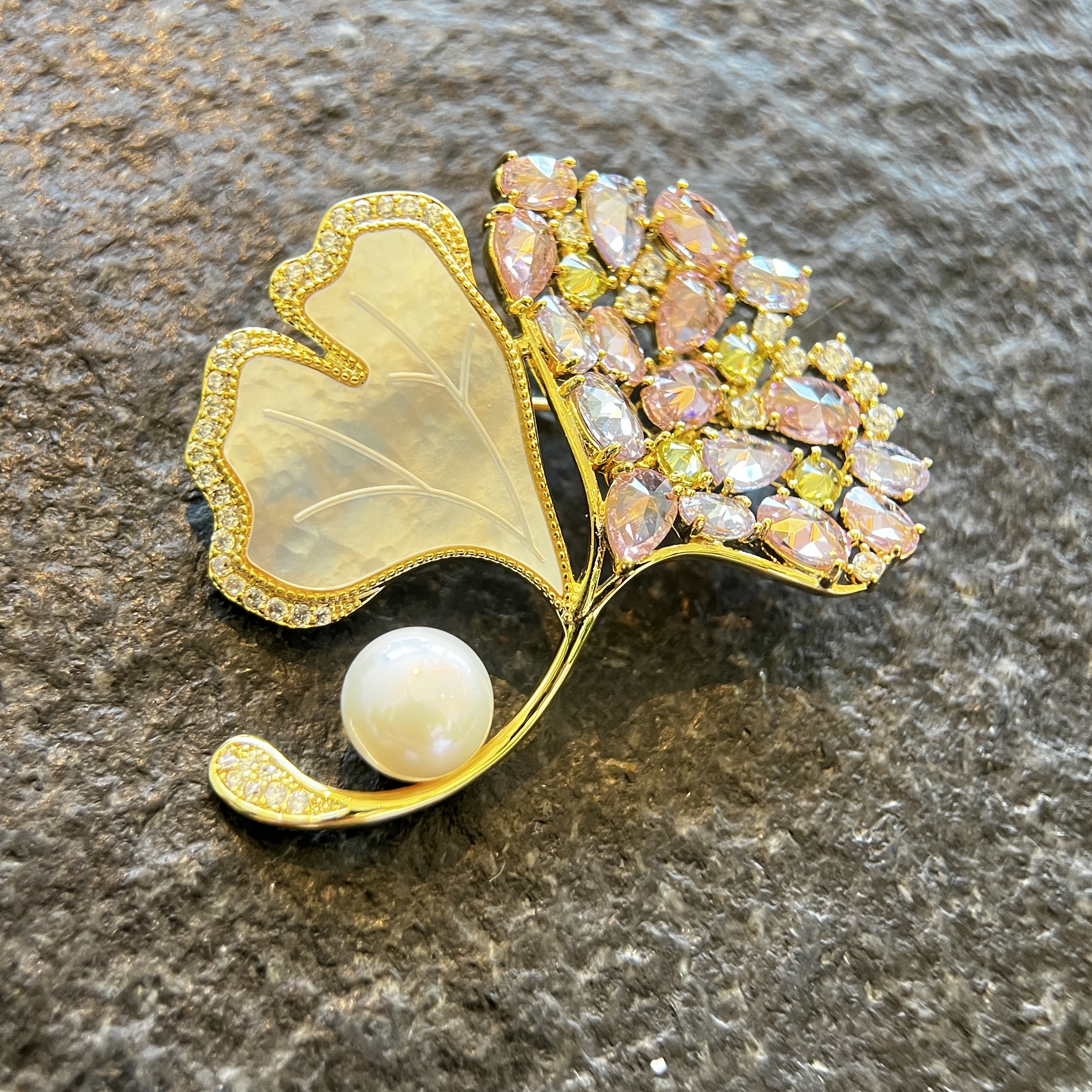 Blush Ginkgo Pearl Brooch - Image 2