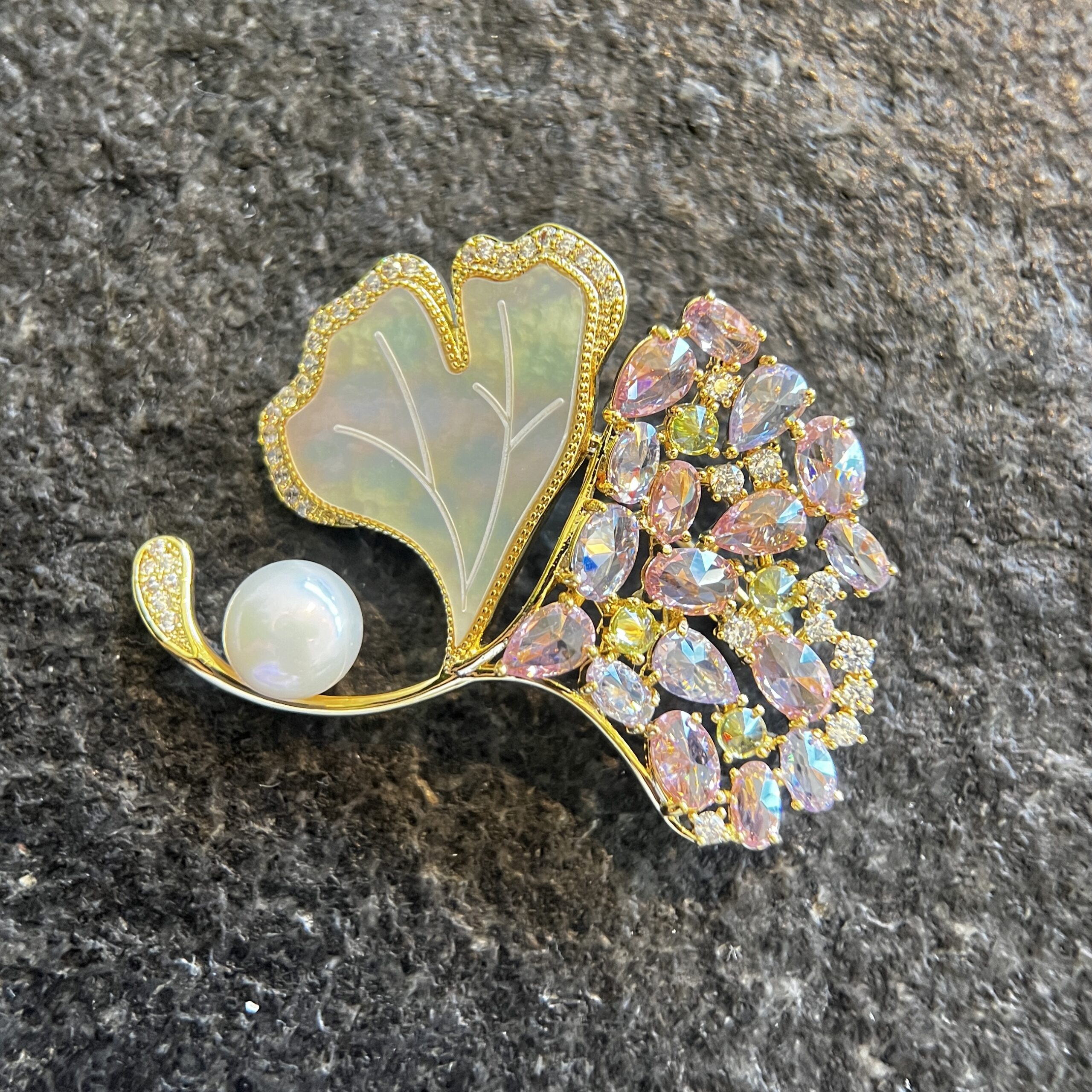 Blush Ginkgo Pearl Brooch - Image 3