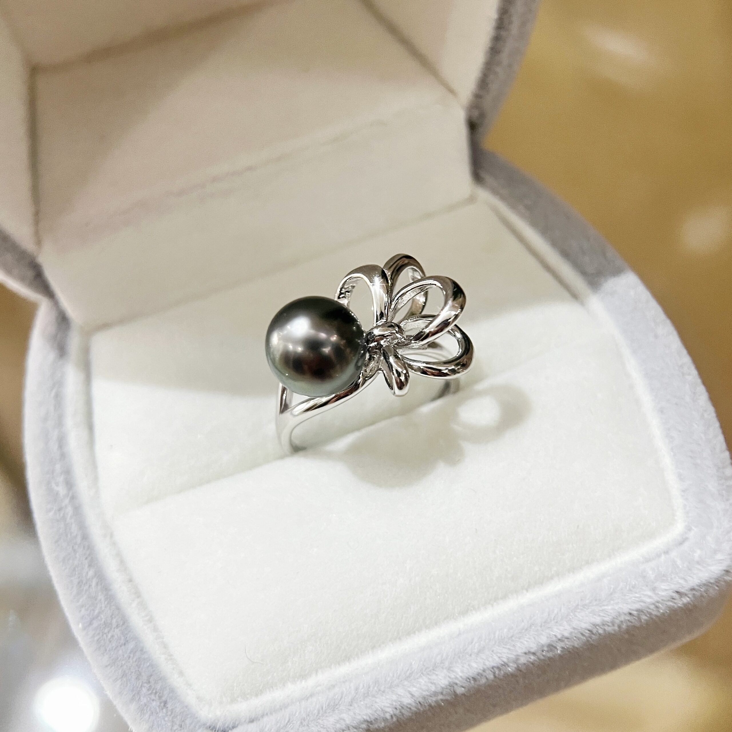 Nocturne Ribbon Ring - Image 2