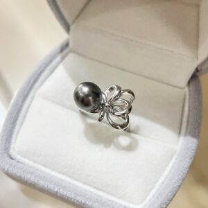 Nocturne Ribbon Ring