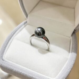 Noir Essence Pearl Ring
