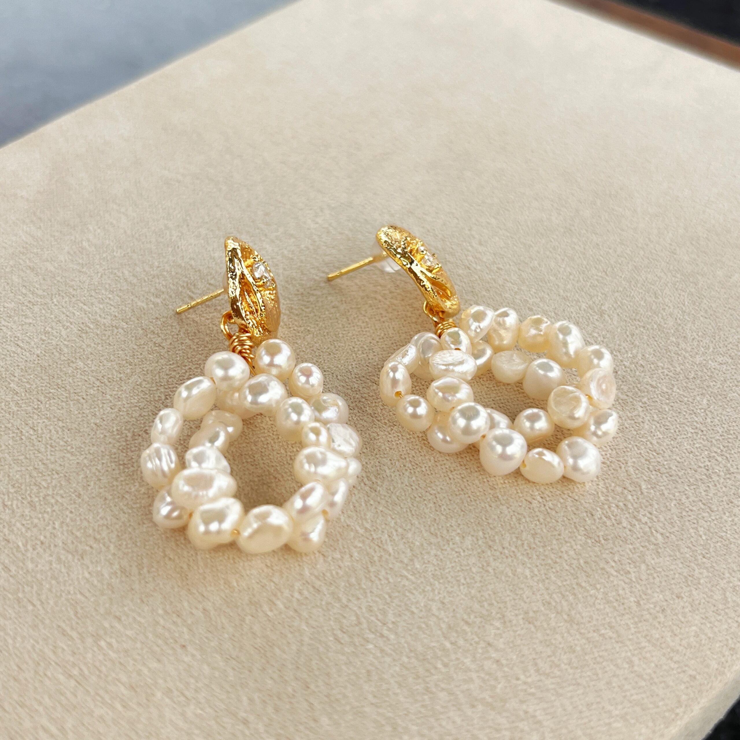 Ripple Pearl Hoop Earrings - Image 2