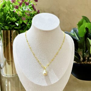 Solitaire Golden Teardrop Pearl Necklace